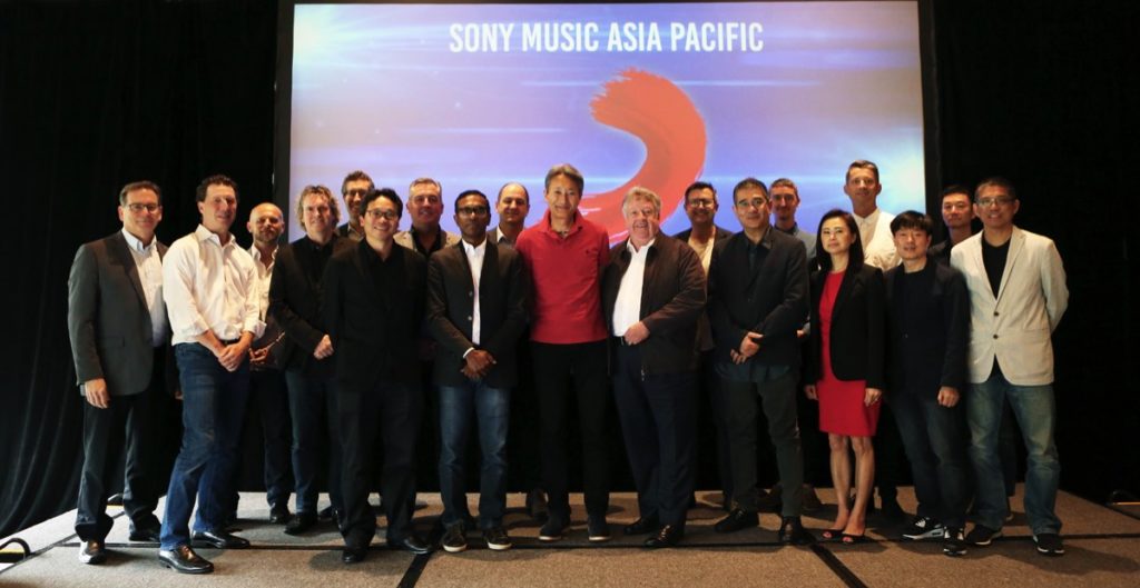 Denis Handlin and regional team in Singapore with Kazuo Hirai, global president & CEO of Sony Corporation (front centre), and Dennis Kooker, Sony Music president global digital business and US sales (front row second from left)
